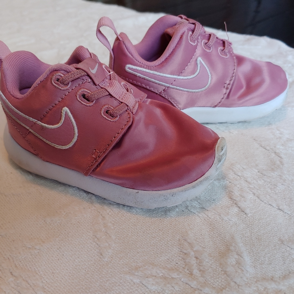 Pink Nike 5C
